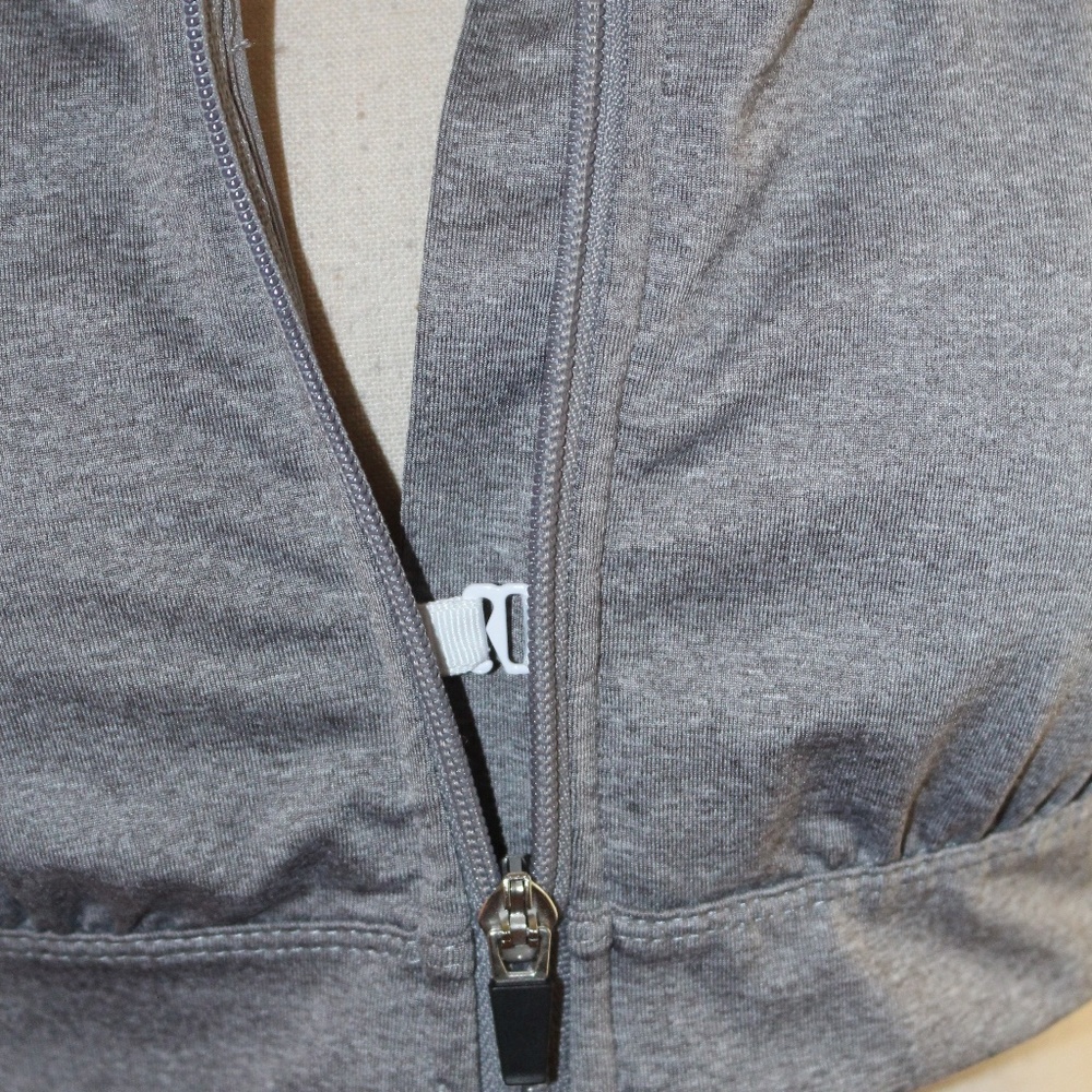 File, Racerback Sports bra with front zipper ..... - Picture 4 of 7